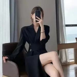 미니멀 여성 정장룩 블랙 더블카라 랩 버튼 단추 미디 원피스 심플