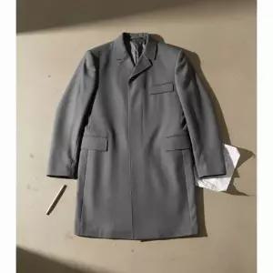 톰브라운 수퍼 120수 트윌 클래식 체스터필드 코트 MOC005A 00626 035