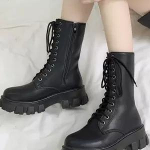 데일리패션 LU65 1컬러 레이스업 워커 미들부츠 여성신발 패션잡화 H-WD75E20