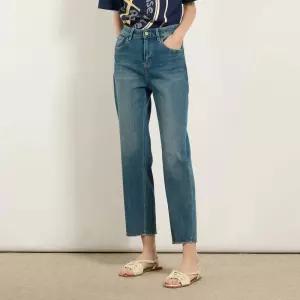 BCBG 포켓 디테일 베이직 데님 팬츠 B5F7P357