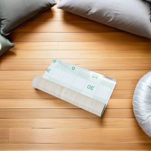 1. 접착식 PVC 바닥재 롤, 300x40cm, 간편하게 붙이는 방식, 대리석 무늬, 방수 기능, 주방용으로 적합한 유연한 시트