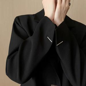 블랙 블레이저 여성용 미니멀리스트 디자인 긴 소매 캐주얼 오피스 블레이저 솔리드 컬러 패션 아우터웨어