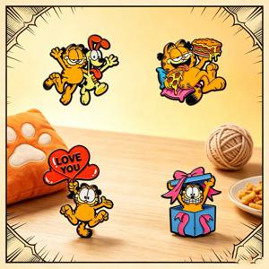 4pcs 오렌지 고양이 만화 에나멜 핀 세트 배낭 자켓 옷 장식을위한 애니메이션 옷깃 핀 배지 재미있는 수집품 브로치 선물