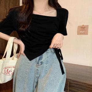 슬림핏 비대칭 넥 티셔츠 여성용 한국 스타일 패셔너블한 반팔 탑 통근 스타일 빗질면 여름복