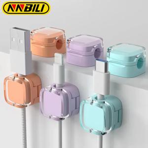 NNBILI 6pcs 마그네틱 케이블 관리 클립 멀티 컬러 코드 주최자 책상 및 전화 데이터 및 충전기 용 벽걸이 형 후크 ﻿