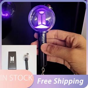 재고 있음 미니 K팝 아미 버전 4 라이트스틱 라이트업 야광 펜던트 키체인 키링 팬들을 위한 콘서트 휴대용 장식 선물