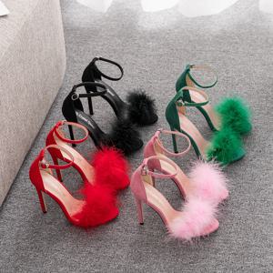 크리스탈 퀸 여성 여름 샌들 푹신한 들여다 발가락 Stilettos 하이힐 모피 깃털 레이디 웨딩 신발 대형 42