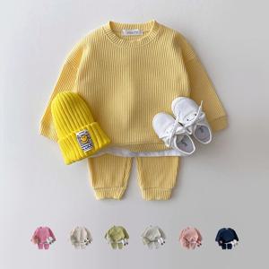 2023 한국 유아 아기 의류 세트 유아 아기 소년 의류 세트 모의 투피스 와플 코튼 운동복 + 바지 2pcs 복장