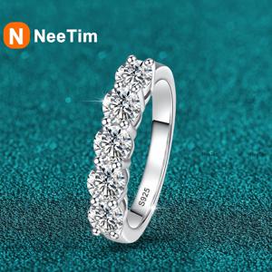 니팀(NeeTim) 여성용 풀 4mm 모이사나이트 반지, 5개의 보석이 박힌 웨딩 밴드, 신부용 S925 스털링 실버 반지, 14K 화이트 골드 도금