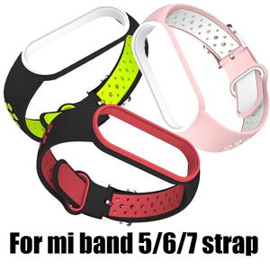 Xiaomi Mi Band 7 6 5 4 3 스트랩 Xiaomi Band 3 4 MiBand 5 6 7 스트랩 용 더블 컬러 실리콘 팔찌 팔찌 교체