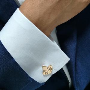 2025신제품 - 18K 금도금 스테인리스 스틸 커프스 단추: Fleur-de-lis 디자인, 패션 라펠 핀, 친구를 위한 선물