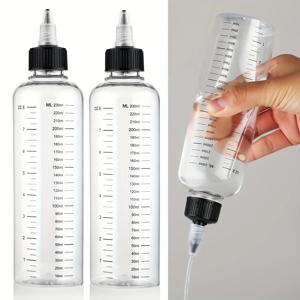 2개입, 250ml 용량의 눈금 표시가 있는 짜서 사용하는 병, 헤어 살롱에서 사용하는 헤어 컬러, 페인트, 접착제 등을 담아 사용하기 적합한 오일 분사용 병.