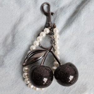 여성용 체리 키체인 1개, 반짝이는 레진 펜던트, 블랙 레드 패션 가방 장식 참, DIY 액세서리