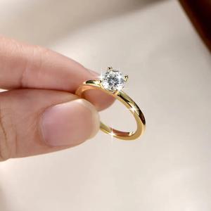 IOGOU 솔리테어 1.0CT 6.5MM D Moissanite 다이아몬드 반지 14K 골드 충전 클래식 웨딩 약혼 약속 반지 여성용 쥬얼리