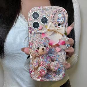 귀여운 반짝이는 라인스톤 곰 2D 패턴 폰 케이스 (아이폰 11, 12, 13, 14, 15, 16, 17, 18 프로 맥스, 16e, 17e, 15 플러스용) 물결 모양 가장자리 커버