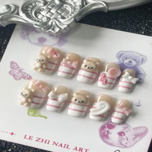 귀여운 짧은 사각형 3D 인형 곰 프레스온 네일 아트 화이트 핑크 스트라이프 리본 달린 달콤하고 귀여운 곰 모양 가짜 네일 스티커 선물