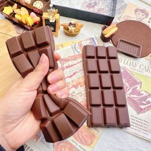 스퀴시 시뮬레이션 초콜릿 스퀴즈 토이 PU 소프트 및 느린 반동 피젯 토이 스트레스 해소 장난감 성인용 감각 스퀴즈 토이