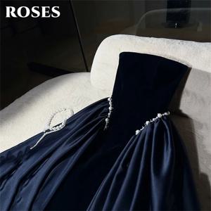 ROSES 네이비 블루 파티 드레스 진주 장식이 있는 정교한 끈이 없는 벨벳 A라인 이브닝 드레스 فستان سهرة 맞춤형
