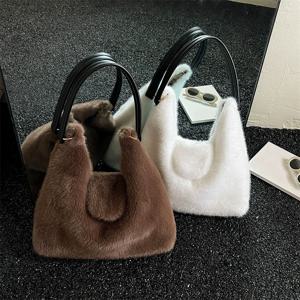 가을/겨울용 인조 모피 숄더백, 사슴 무늬 프린트, 부드러운 안감, 여성용, 세련되고 다용도로 활용 가능한 디자인, 가죽 손잡이 핸드백