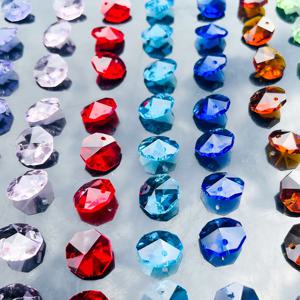 50PCS 14mm 2 구멍 크리스탈 팔각형 구슬 프리즘 샹들리에 부품 펜던트 유리 느슨한 구슬 커튼 DIY 쥬얼리 웨딩 장식