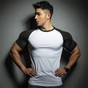새로운 여름 레저 러닝 티셔츠 체육관 트레이닝 탑 탄성 빠른 건조 순수 컬러 반팔 스포츠 티셔츠 남성 운동복