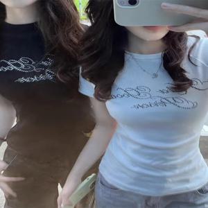 슬림핏 퓨어 코튼 반팔 티셔츠 레터 라인스톤 디자인 통근용 다용도 여름 신상 여성 패션 탑