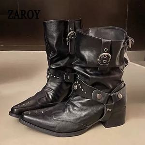 ZAROY 리벳 펑크 플리츠 숏 부츠 여성 스퀘어 힐 포인티드 토 와이드 튜브 캐주얼 부츠 Y2K 벨트 버클 오토바이 부츠