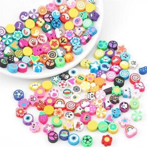 100Pcs 무작위 스타일 폴리머 클레이 비즈 별 과일 꽃 하트 여성을위한 느슨한 스페이서 비즈 DIY 쥬얼리 만들기