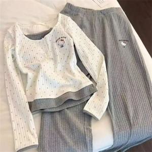 헬로 키티 새로운 대비 색상 가짜 투피스 잠옷 봄 가슴 패드가 있는 홈 의류 긴팔 바지 귀엽고 편안한