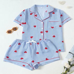 투피스 편안한 파란색과 흰색 줄무늬 레드 하트 프린트 라펠 버튼 반팔 탑(포켓과 리본 반바지 포함) 봄/여름 여성용 파자마 라운지웨어 세트 가정용으로 적합