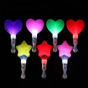 색상 변경 LED 글로우 스틱, 하트 별 모양, 빛나는 콘서트 응원 튜브, 웨딩 파티 라이트 스틱, 1PC