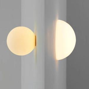북유럽 유리 공 LED 벽 램프, 은폐 베이스 유백색 돔 소파 배경 장식, 발코니 통로 베란다 침실 침대 옆 조명