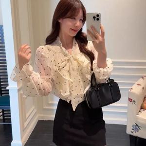 우아한 긴팔 블라우스 여성용 루즈핏 쉬폰 셔츠 꽃무늬 레이스 헴라인 에이지리스 탑 클린핏 스타일 가을 패션