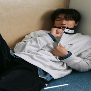 릴렉스 핏 브랜디드 카라 집업 스웨트셔츠