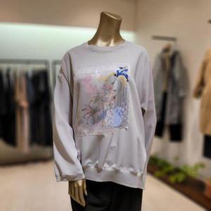 [데미안]DI25971 꽃원단배색 밑단트임 라운드 블라우스