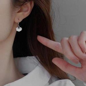 [셀러허브_여성트랜드패션]실버 S925 은 귀걸이 DAKBTNE4823