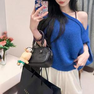 [디자이너몰]여성 시크 크로스 니트 루즈핏 오프숄더 민소매