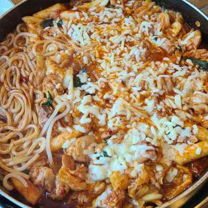참닭 춘천 닭갈비700g2팩+모짜렐라치즈27g+우동사리200g