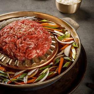 [혜택가 19,330원] 35년 전통 맛집 1+한우 소불고기 전골 밀키트 750g(3-4인분)