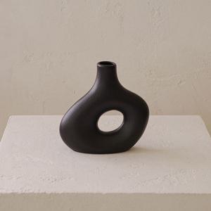트럼펫 모던 블랙 케이브 레그 도자기화병