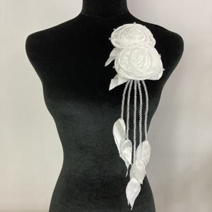 화이트 새틴 로즈 패브릭 브로치 1개/35cm/13.78인치, 라펠 플라워, 숄더 플라워 패치 아플리케 장식, 가운, 웨딩드레스, 화려한 스타일의 의류의 네크라인/숄더 장식용, 수제 DIY 액센트용
