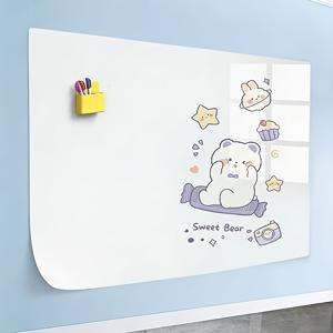 1롤 자체 접착식 화이트보드 벽 스티커, 제거 가능. 화이트보드는 3개의 화이트보드 마커와 1개의 랜덤 색상 수건이 장착되어 있습니다. 칠판은 5개의 초가 장착되어 있습니다. PVC 재질로 제작되었으며 교실, 가족 메시지 보드에 적합합니다.