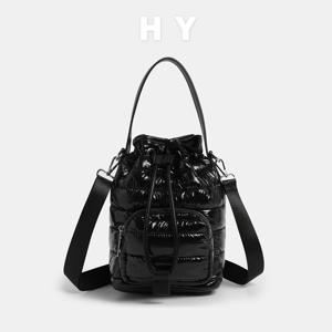 오리지널 디자인 개별 레트로 버킷백, 귀여운 퀼팅 니치 인플루언서 드로스트링 탑 핸들 숄더백