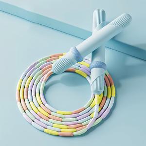 조절식 구슬 분할 줄넘기, 엉킴 방지 대나무 줄 및 엄지 고정 링 포함 - 초보자용, 내마모성 미끄럼 방지 손잡이, 속도 훈련용 색상 코드, 헬스장용 실내/실외 피트니스