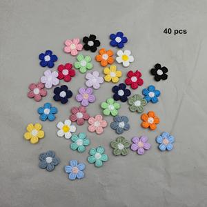 40개/팩 랜덤 혼합 색상 1.6cm 자수 작은 꽃 주얼리 추가 여성 헤어 액세서리 머리 장식 헤어핀 액세서리 귀여운 꽃 의류 가방 신발 및 양말 장식 패치 스크랩북 액세서리 공예 홈 Addi