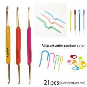21개 세트: TPR 소프트 고무 양면 크로셰 코바늘 3개 (2.0mm-7.0mm)와 무작위 색상 뜨개질 보조 도구 18개 세트. 가정용 수공예, DIY 털실 뜨개질 도구, 훅 코바늘, 걸림 없는 부드러운 훅 헤드, 인체공학적 곡선형 디자인, 피로감 없는 긴 코바늘, 더 많은 뜨개질의 즐거움을 경험하세요, 초보자와 애호가를 위한 필수 세트