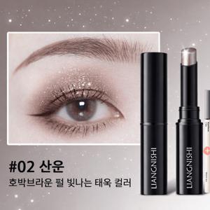촉촉 젤리 텍스처의 수광 섀도 스틱 펼칠수록 번지는 펄+글리터 워터프루프에 한 번 스와이프로 발색 완성
