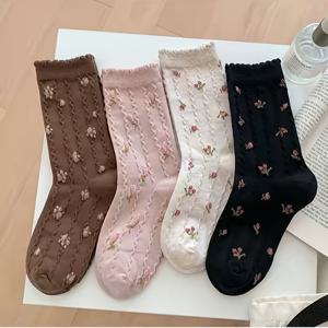 랜덤 색상 4켤레, 전원풍 작은 꽃무늬 통기성 양말, 커피 핑크 블랙 화이트 소녀스타일 중목 양말, 한국 스타일 꽃무늬 커프스 양말, 꽃무늬 중목양말, 러플 여성 양말, 빈티지 커프스 양말, 질감 있는 양말, 꽃무늬 소녀스타일 양말, 한국적인 은은한 스타일, 빈티지 전원풍 스타일, 심플 소녀스타일, 숲에서 영감을 받은 캐주얼 스타일
