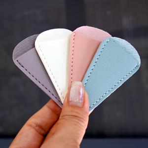 6개입 - 4개입 휴대용 안전 PU 가죽 소형 가위 세트, 자수 및 재봉용 가위와 핀셋용 보호 케이스 포함 (수염가위, 눈썹정리기, 코털정리기, 손톱깎이, 자수 및 재봉용 가위 모델에 적합). 안전하고 휴대 가능.