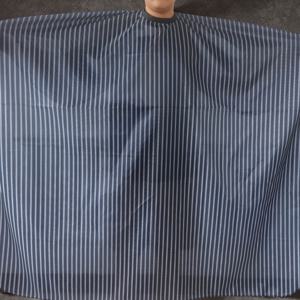 1개 대형 블랙 헤어 커팅 케이프, 조절 가능한 스냅 클로저 목, 가벼운 스타일링 케이프 (가정용 헤어컷, 염색, 헤어 케어), 남녀 성인용, 간편한 세척 원단, 미용 망토, 이발 용품, 샴푸 헤어 케어 케이프